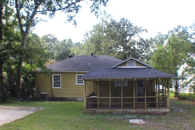 Building Photo - Your Cottage Awaits!