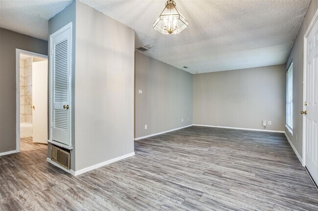 Building Photo - 607 Thrush Ave