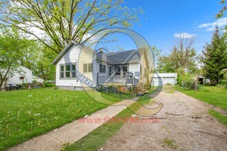 Building Photo - Available Now! 2 beds with Garage!