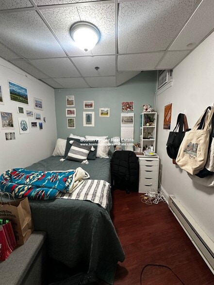 Building Photo - 61 Park Dr