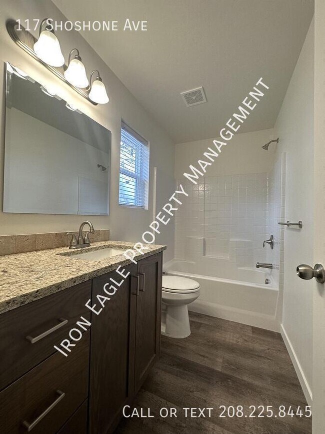 Building Photo - 117 Shoshone Ave