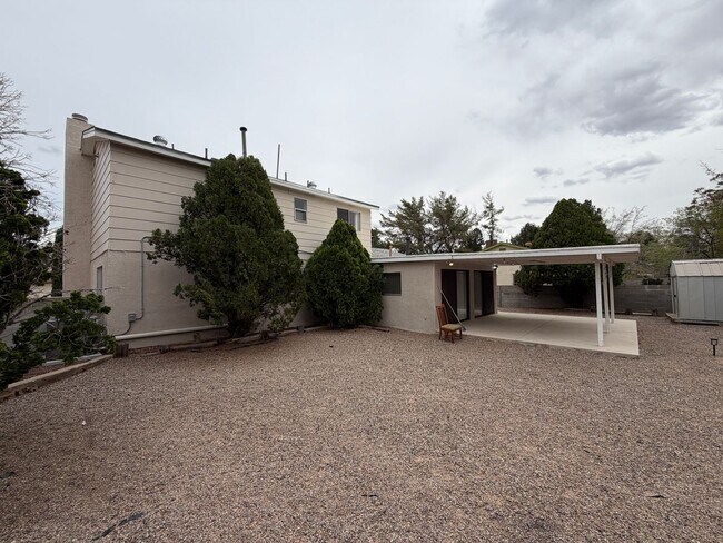 Building Photo - 3 Bedroom Updated Home Available Near Montano Rd NW & Unser Blvd NW!