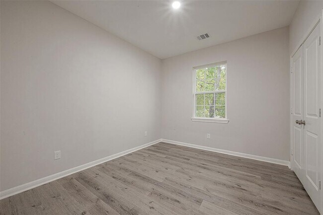 Building Photo - 2527 S Washington Ave