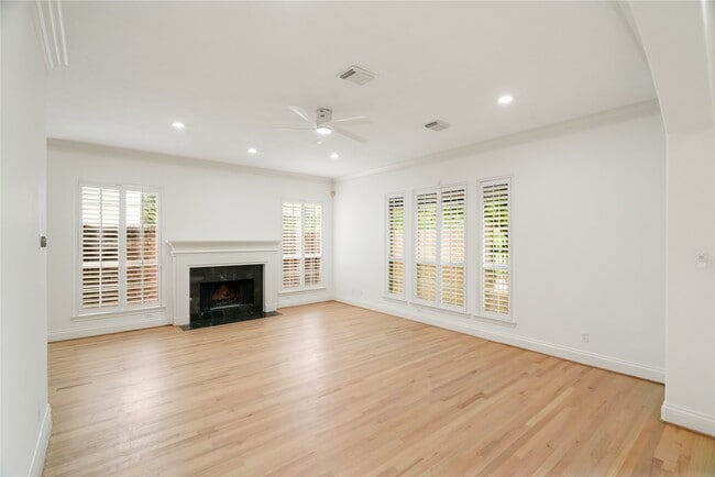 Building Photo - 4746 Post Oak Timber Dr