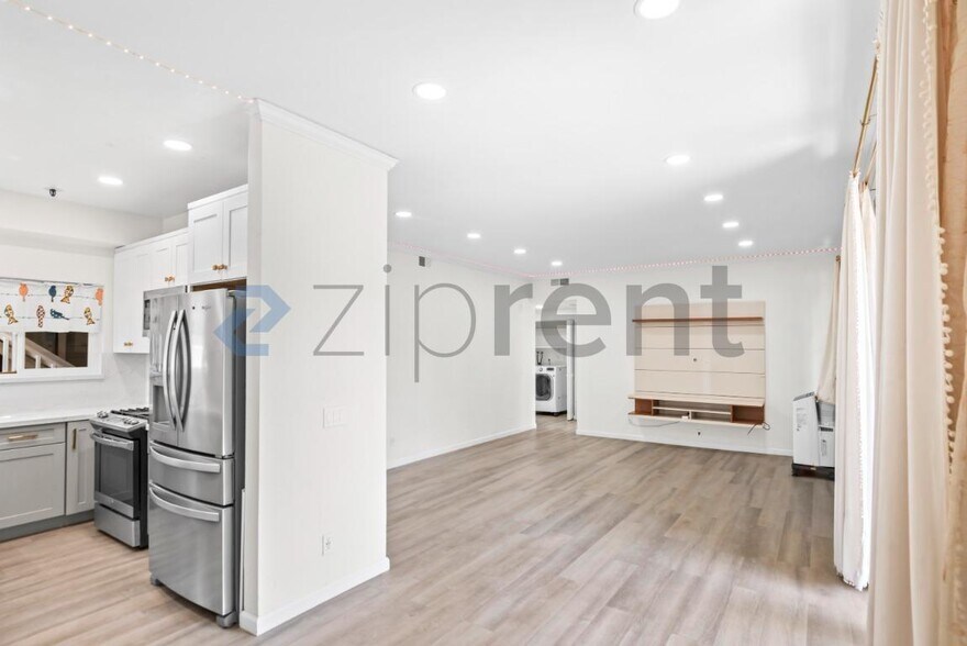 Building Photo - Unit 101