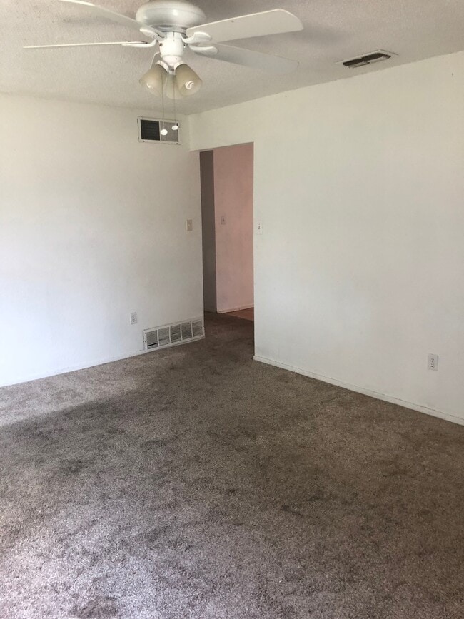 Building Photo - 318 N 13th St