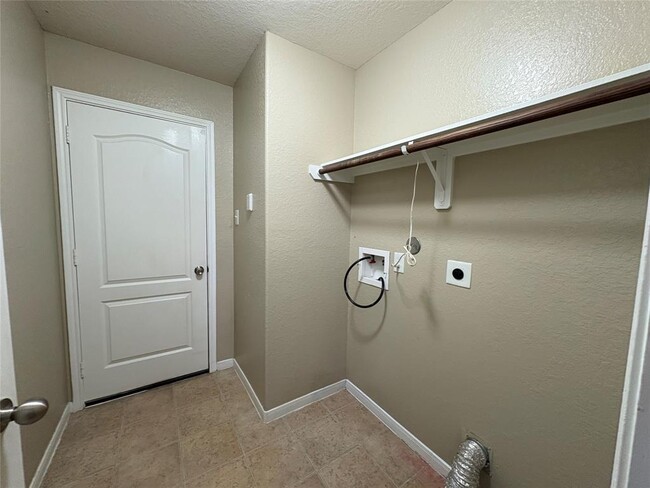 Building Photo - 2715 Mustang Hill Ln