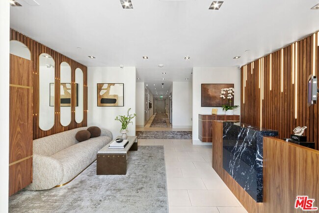 Building Photo - 443 N Palm Dr