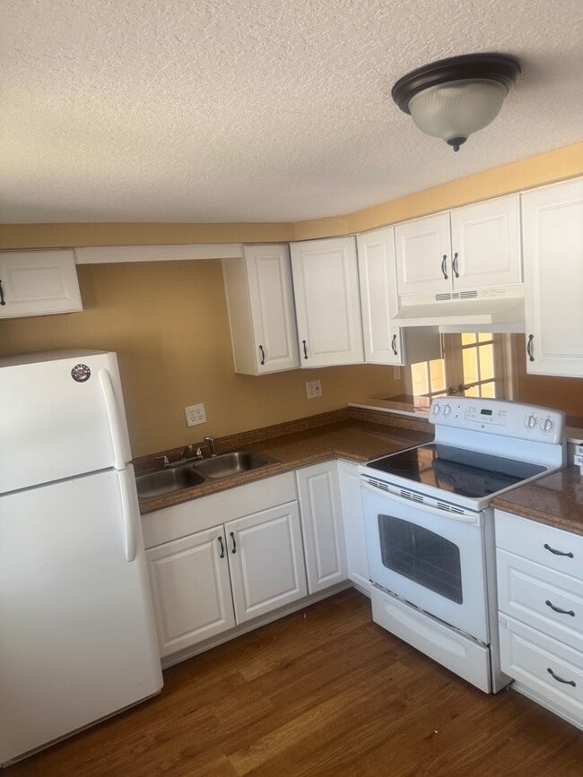 Building Photo - 196 13th St