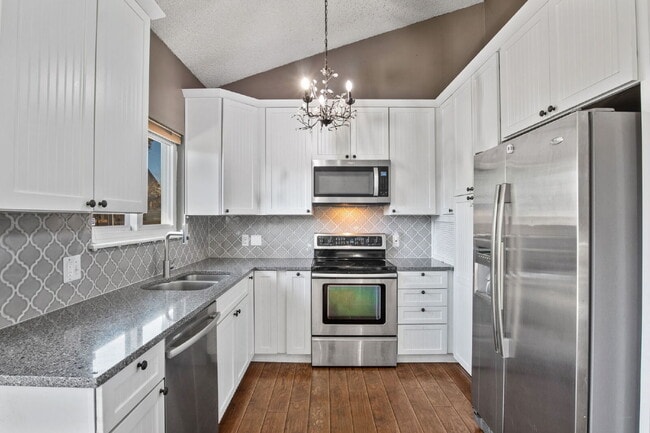 Building Photo - Beautiful 4 Bedroom Home with Backyard The...