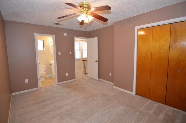Building Photo - 8912 Circle Dr
