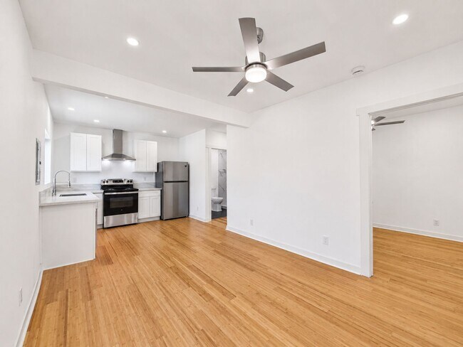 Building Photo - 446 Camulos St