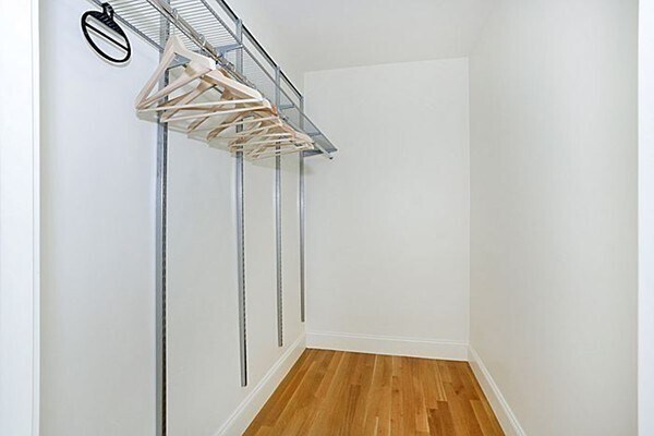 Building Photo - 308 Beacon St