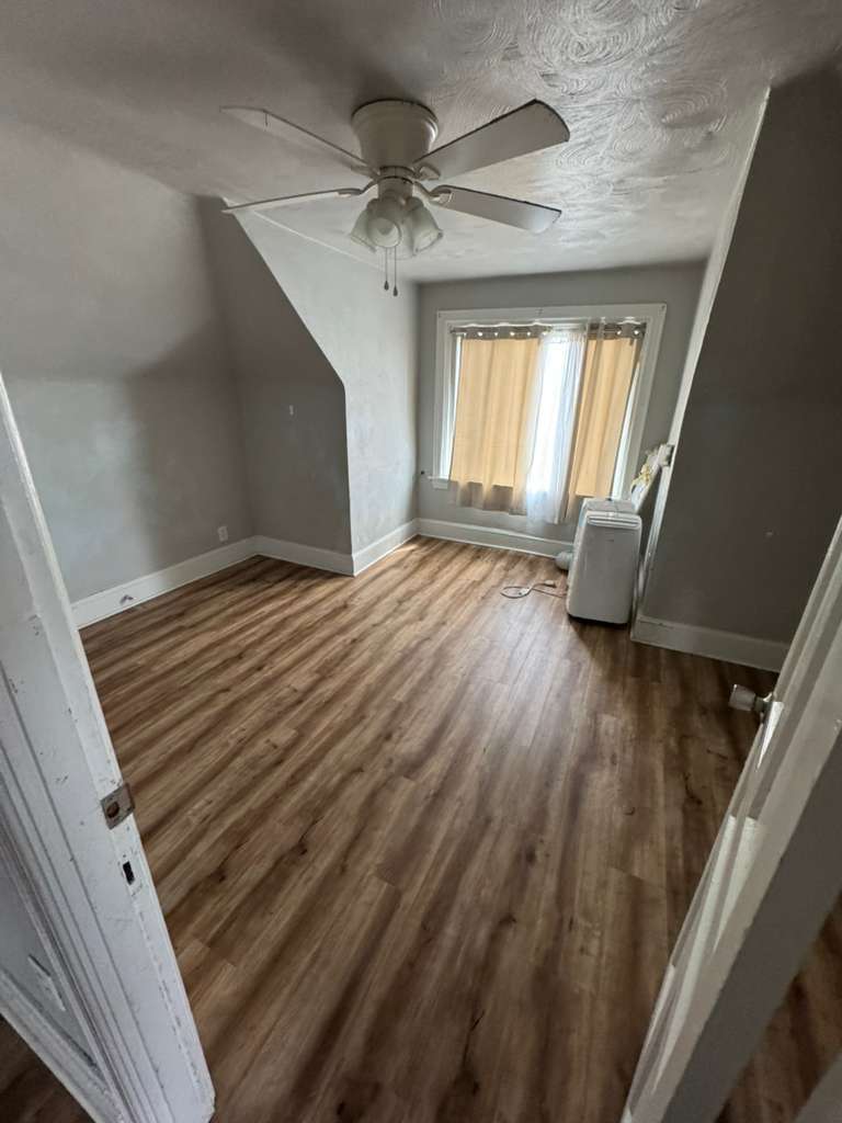 Building Photo - 1948 Broadway Ave