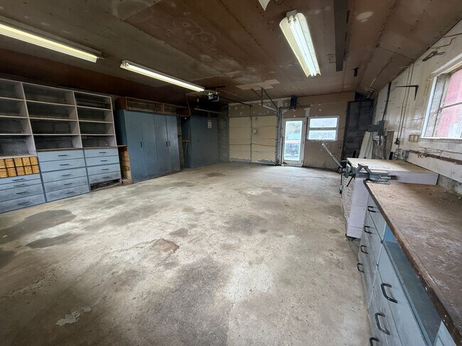 Building Photo - Amazing Brand New Renovated Farmhouse. Don't Miss.