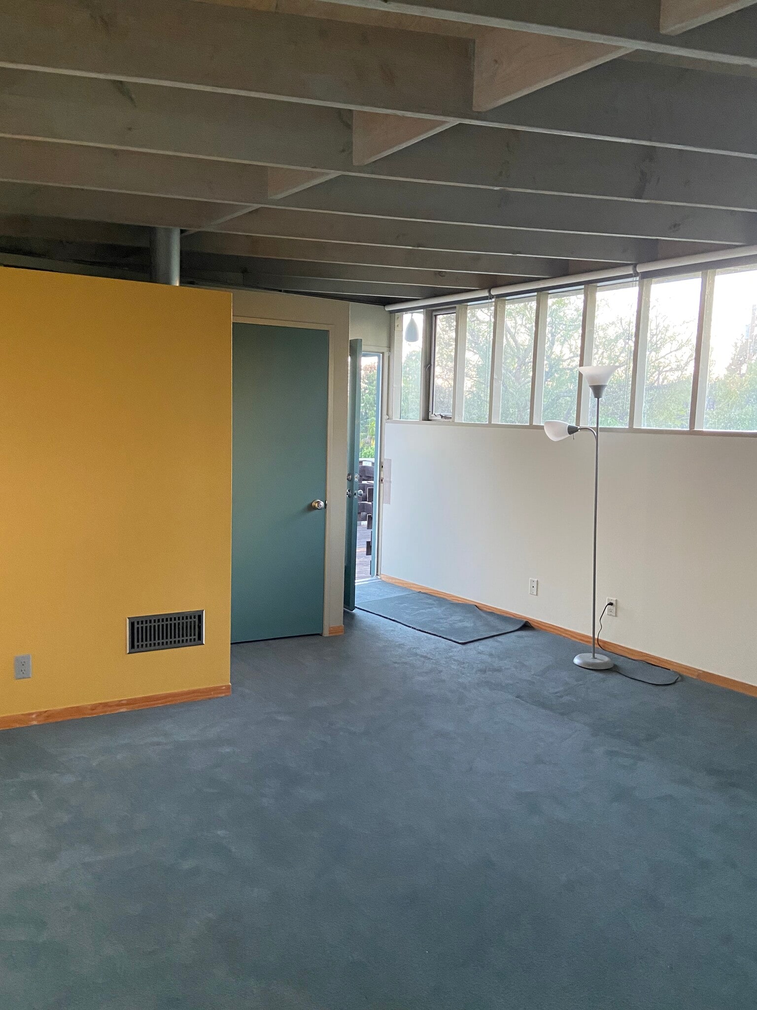 Building Photo - 872 Hanley Ave