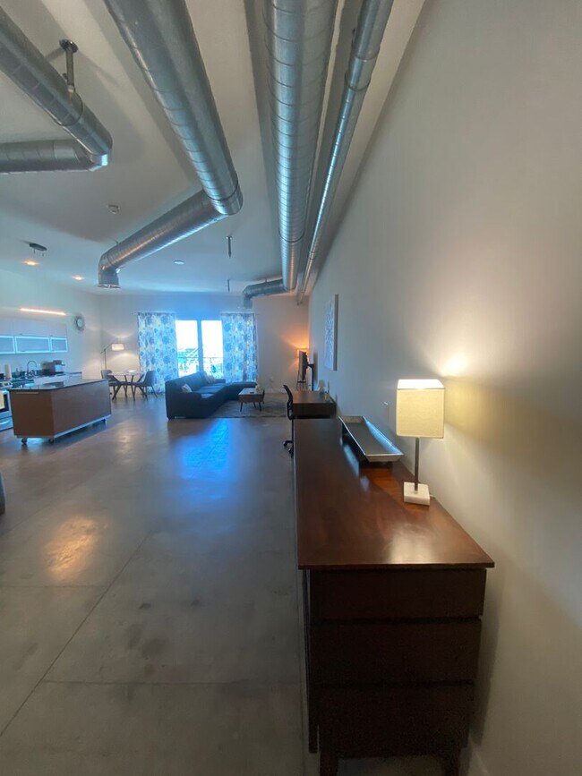 Building Photo - Stunning Fully Furnished Loft with Breathtaking Views of the Las Vegas Strip!