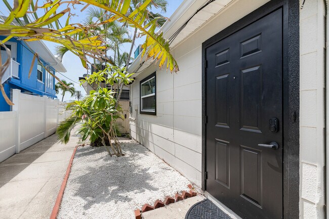 Building Photo - 231 E Madeira Ave