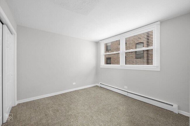 Building Photo - 6832 S Crandon Chicago, IL 60649