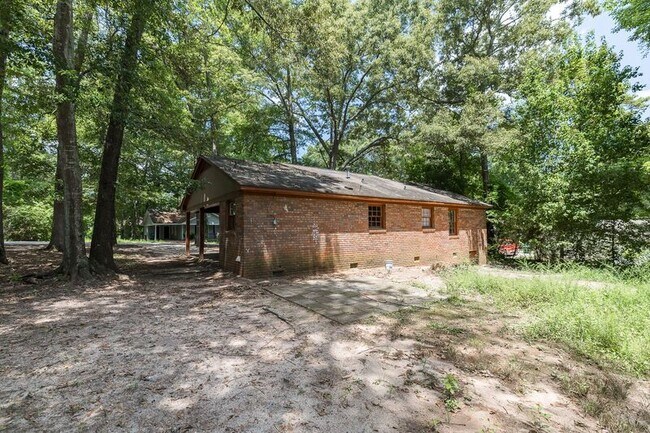 Building Photo - 170 Garnett Ridge Dr