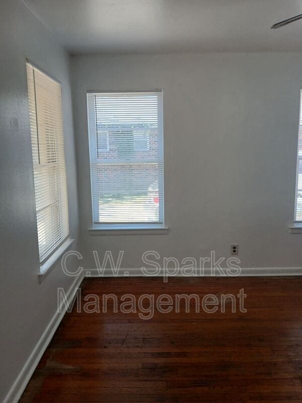 Building Photo - 3019 Avon St