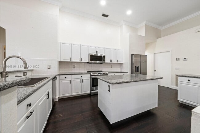 Building Photo - 2893 Oakbrook Dr