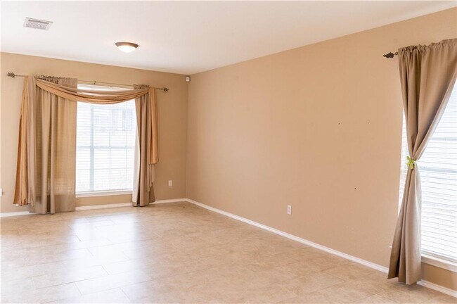 Building Photo - 1608 Diana Dr