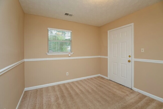 Building Photo - 5972 Nell Ln