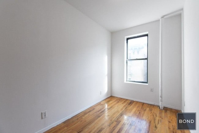 Building Photo - 425 East 65th Street