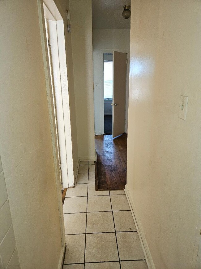 HALLWAY WITH CLOSET - 7147 S Constance Ave