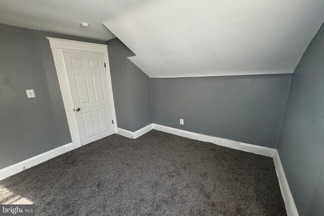 Building Photo - 2502 Halcyon Ave