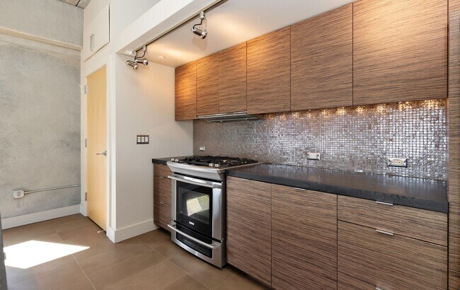 Building Photo - 309 E 5th St