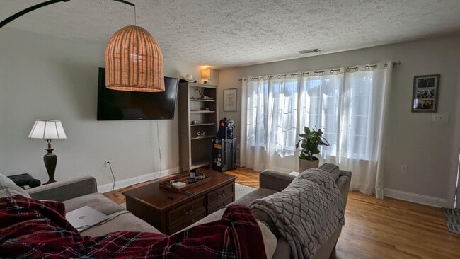 Building Photo - 138 Parkside Dr