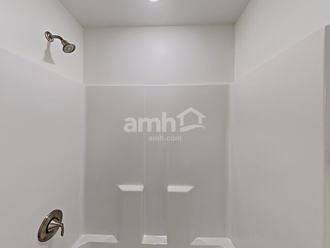 Building Photo - 1006 Bentley Pl