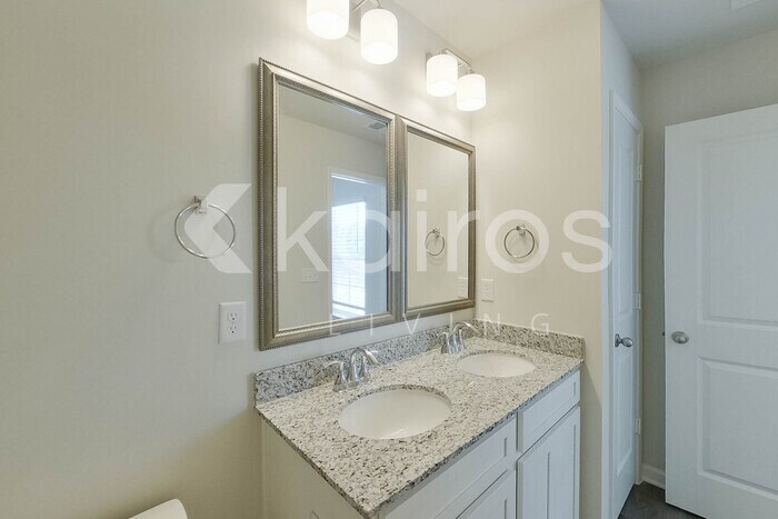 Building Photo - 2477 Banyon Cir