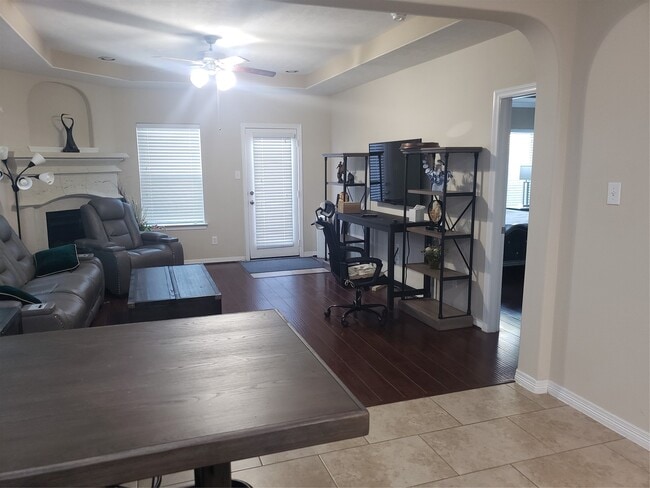 Building Photo - 4118 Ponderosa Hills Ln