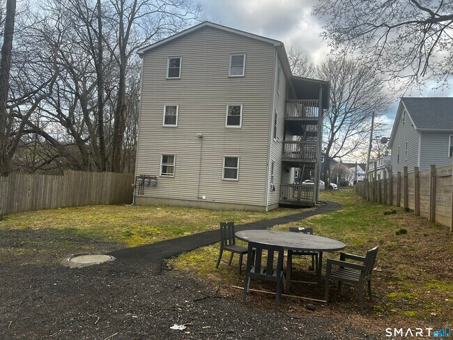 Building Photo - 9 Concord St