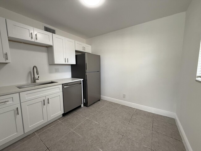 Building Photo - 906 Foresteria Dr