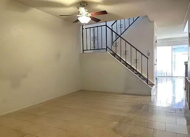 Building Photo - 2045 S 14th Ave