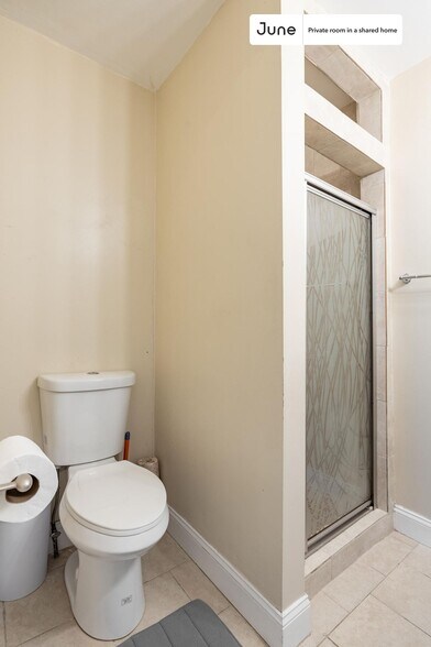 Building Photo - Room in Shared 3 bed/1 bath home