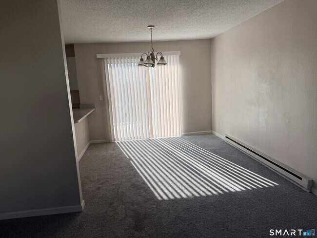 Building Photo - 925 Oronoke Rd