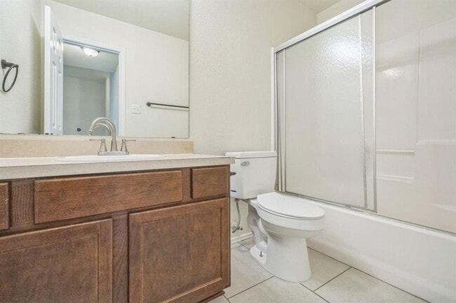 Building Photo - 224 Amber Ln