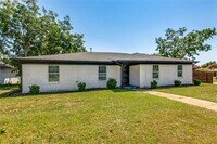 Building Photo - 418 E Spring Valley Rd