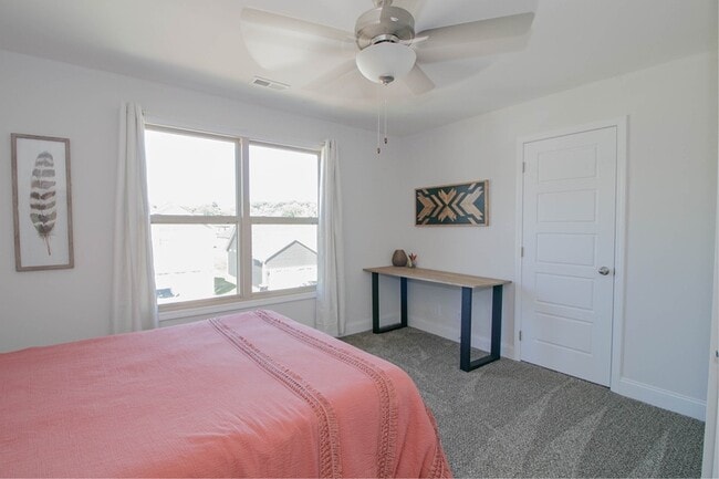 Building Photo - 307 Lugano Ln
