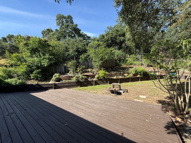 Building Photo - SPACIOUS 3BR/3BA NOVATO HOME WITH FLEXIBLE FLOORPLAN, LARGE FAMILY ROOM AND BONUS AREAS, GREAT OU...