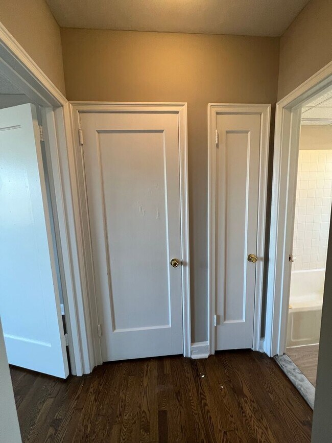 Building Photo - Modernized 1 br, heat included