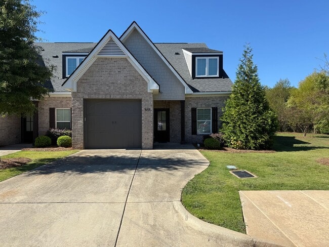 Primary Photo - End Unit 3 Bedroom Townhome in Auburn