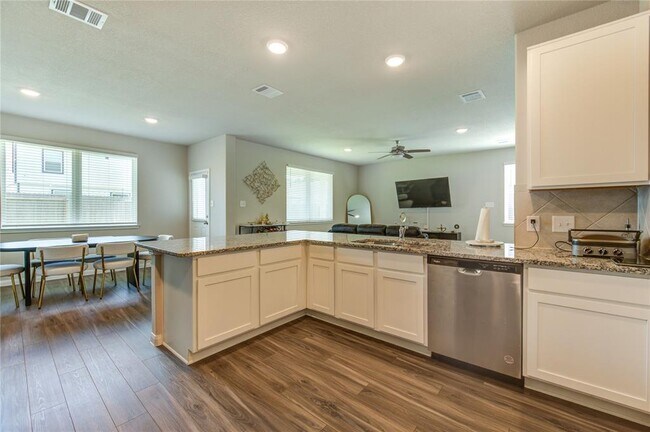 Building Photo - 2404 Shellcracker Dr