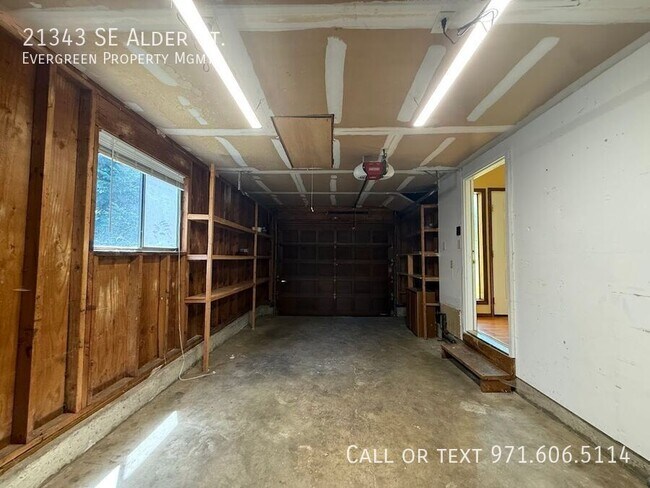 Building Photo - 21343 SE Alder Ct