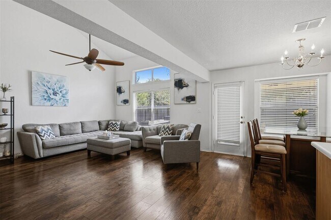 Building Photo - 912 Sweet Leaf Ln